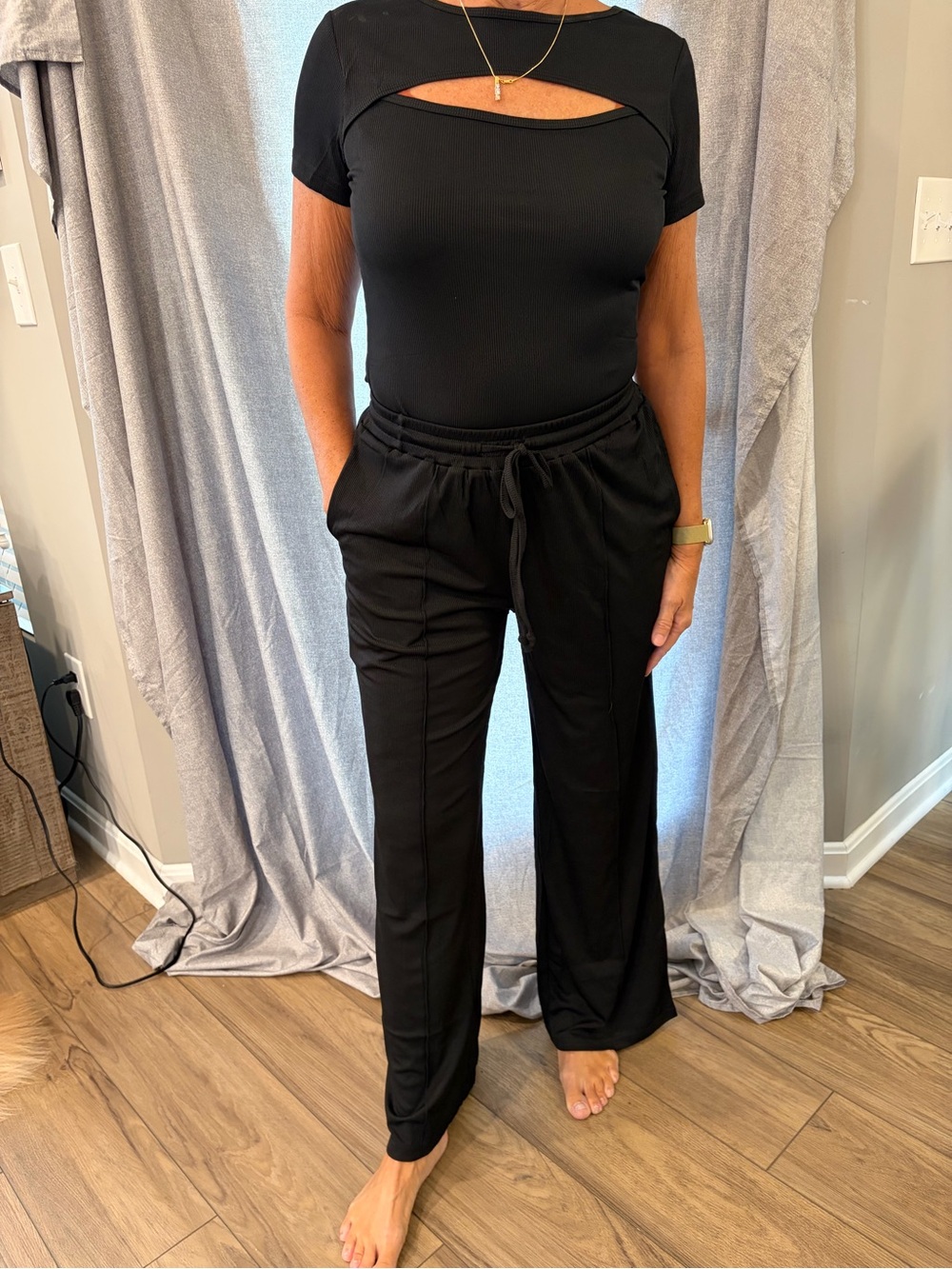 NWOT Medium Black 2 Piece Set Cutout Bodysuit Short Sleeve Drawstring Pants Fall